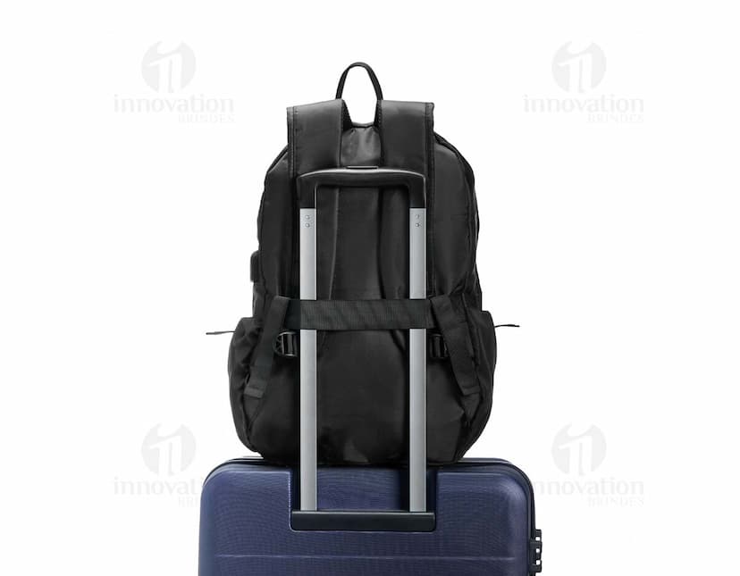 Mochila Poliéster 22 litros, com design moderno e capacidade para armazenar objetos com praticidade.