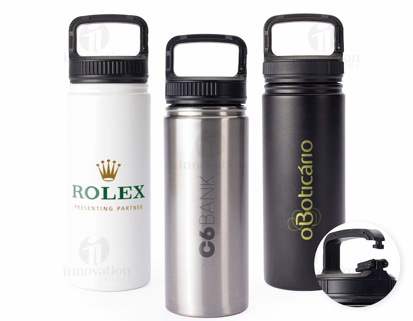 Garrafa térmica de 500ml de cor prata com tampa de rosca e design moderno.