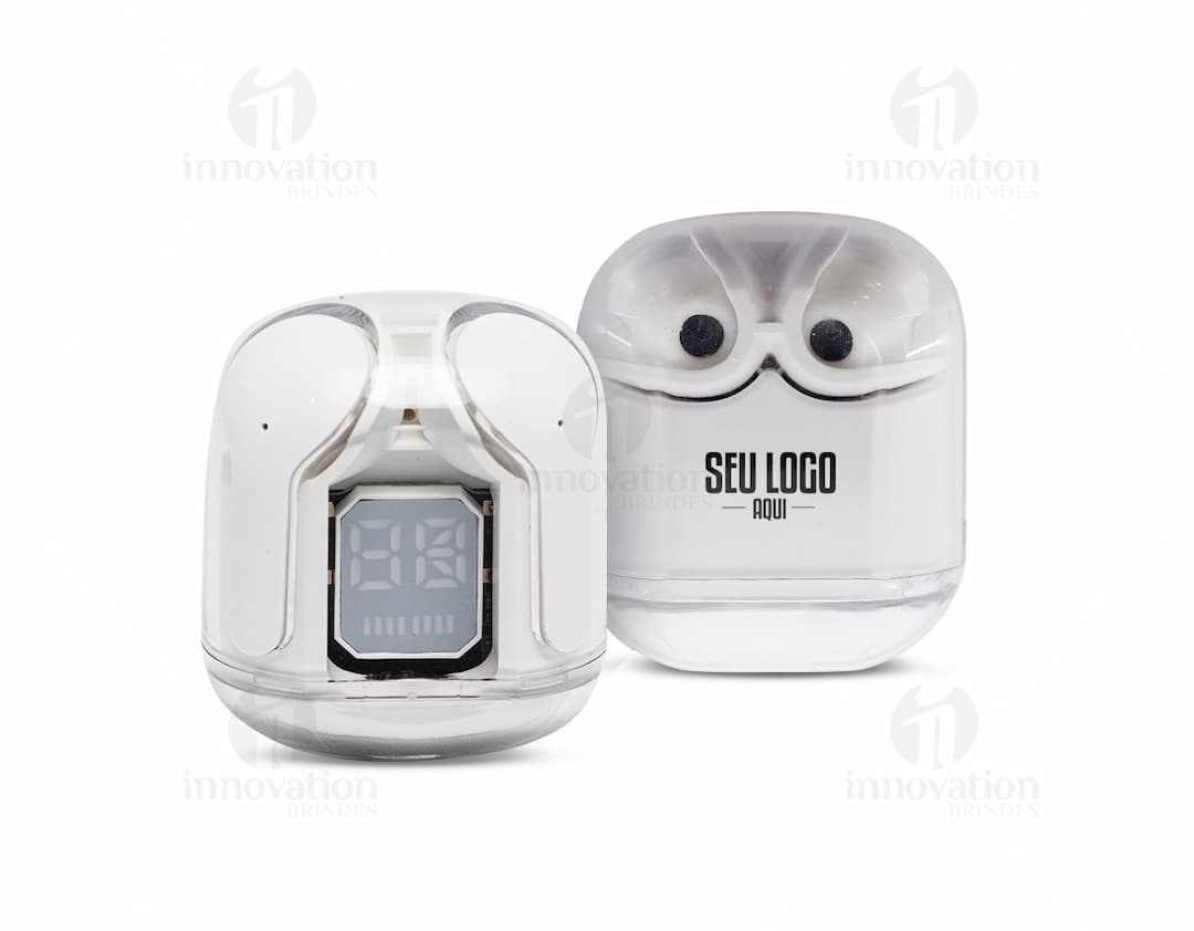 Fone de ouvido Bluetooth com case preto e elegante em fundo branco.