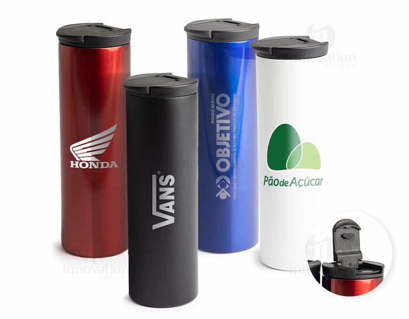 Copo Térmico 500ml na cor preta com tampa de rosca, ideal para manter a temperatura de bebidas quentes ou frias por mais tempo.