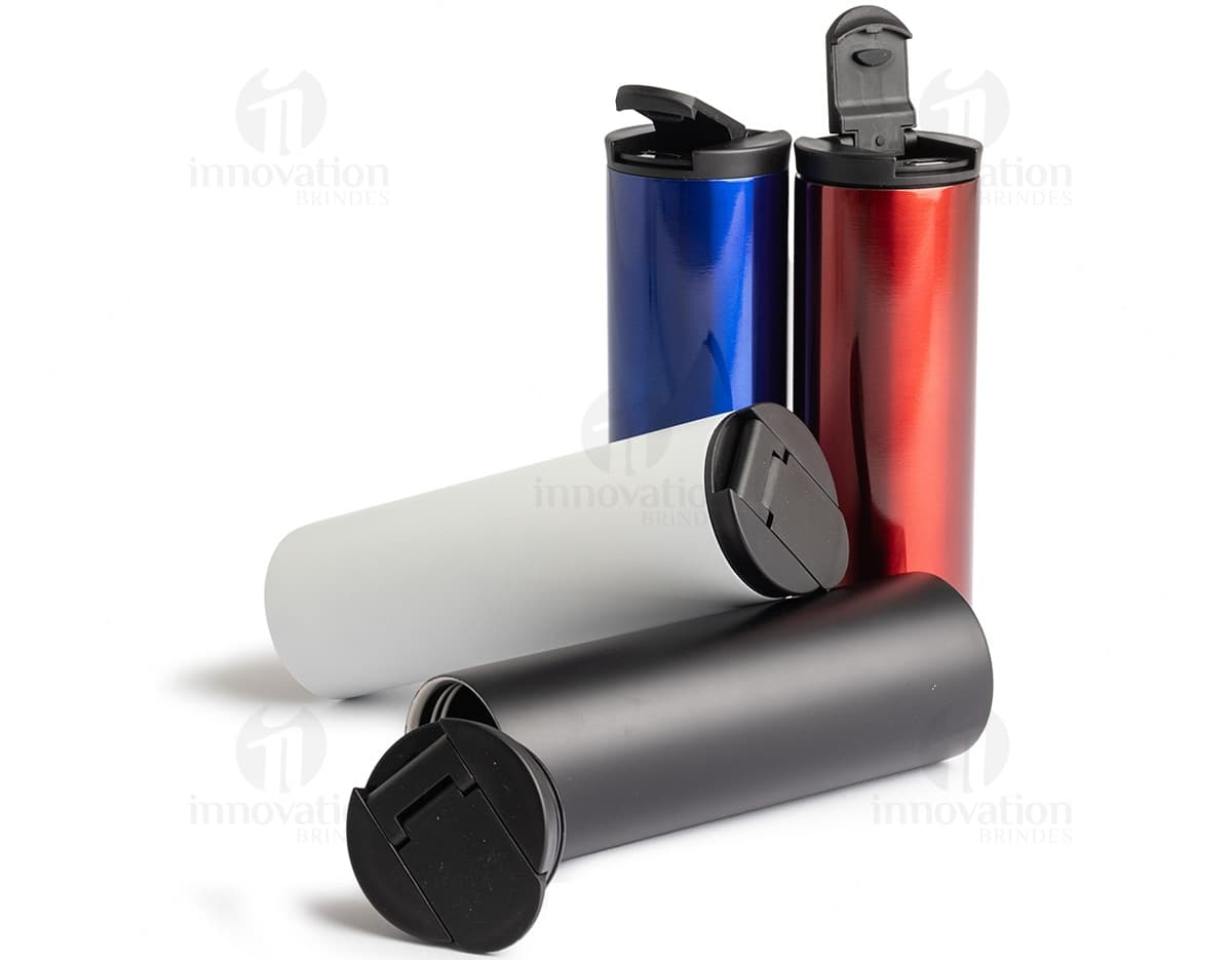 Copo Térmico 500ml na cor preta com tampa de rosca, ideal para manter a temperatura de bebidas quentes ou frias por mais tempo.