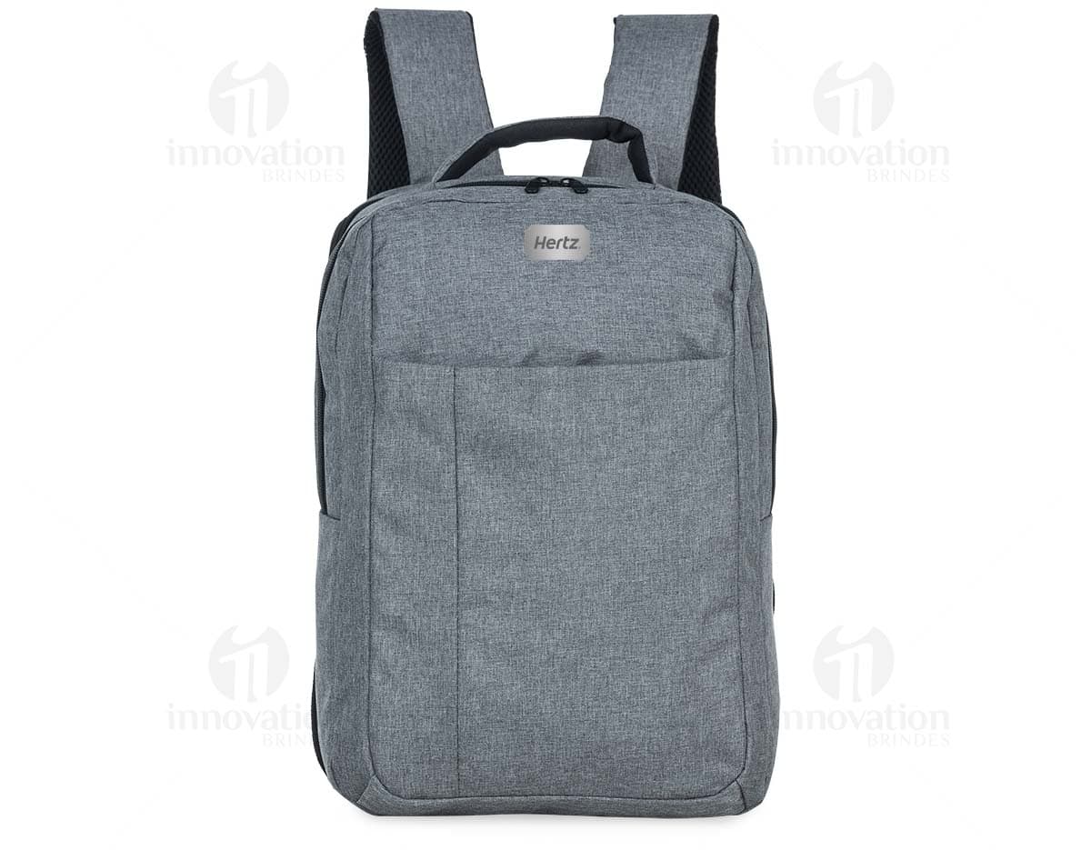 Mochila Nylon preta com vários compartimentos e alças acolchoadas.