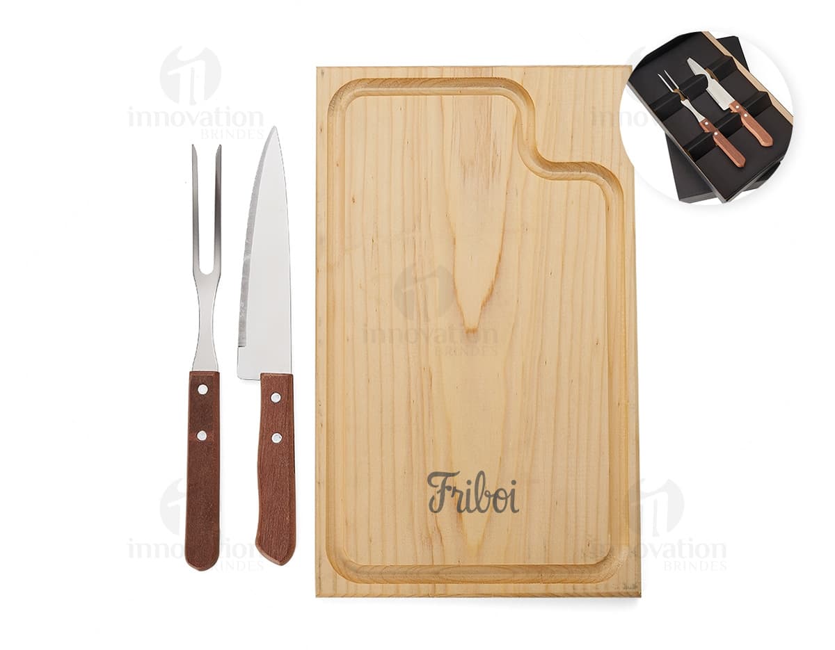 Kit churrasco 3 peças em aço inoxidável, incluindo garfo, espátula e faca de cozinha. Ideal para uso em churrasqueiras, construindo utensílios, com cabo em madeira.