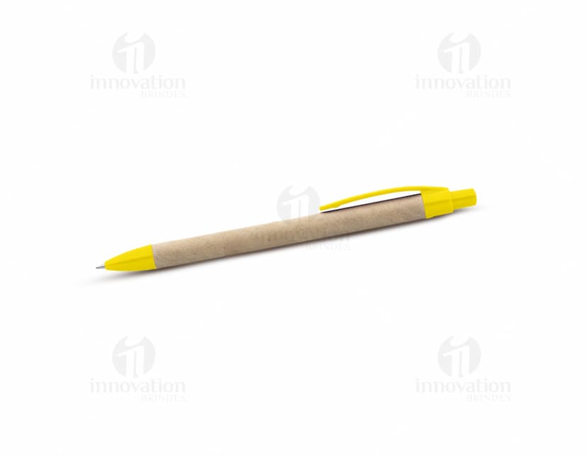 Esferográfica em papel kraft, em destaque na imagem, rodeada por lápis, giz de cera e outros materiais de escrita. Design colorido e educacional, perfeito para uso no escritório, escola ou negócios. Objeto 3D em forma de caneta, simbolizando criatividade e escrita.