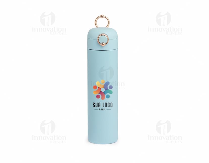 Garrafa Térmica 500ml em design moderno e clean. Feita de plástico transparente, com tampa preta e metalizada. Ícone de cuidado e saúde, ideal para manter a bebida quente ou fria.