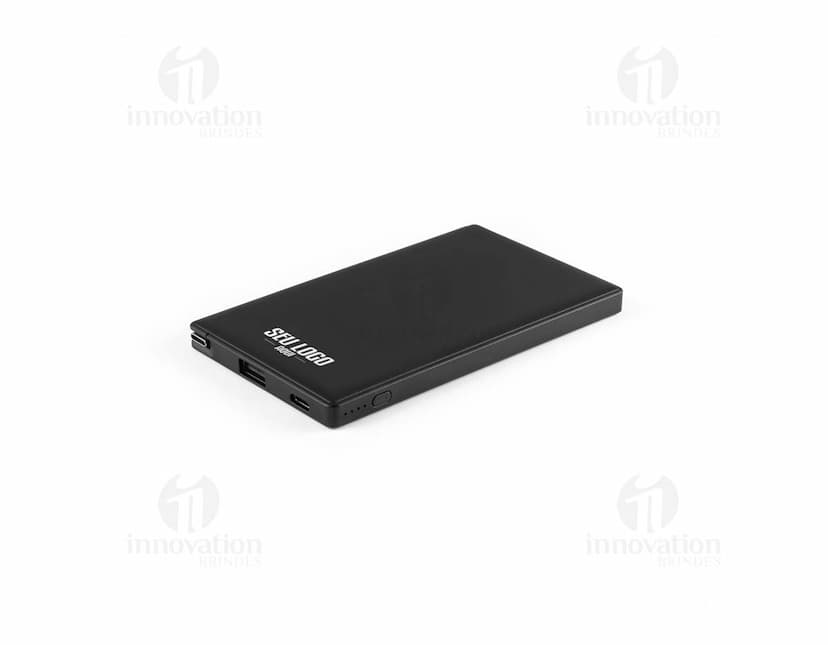Bateria portátil de cor preta, design moderno e compacto. Feita de plástico, ideal para armazenar dados e informações em dispositivos eletrônicos como notebooks e computadores. Oferece mobilidade e praticidade para uso no escritório, em casa ou em viagens.