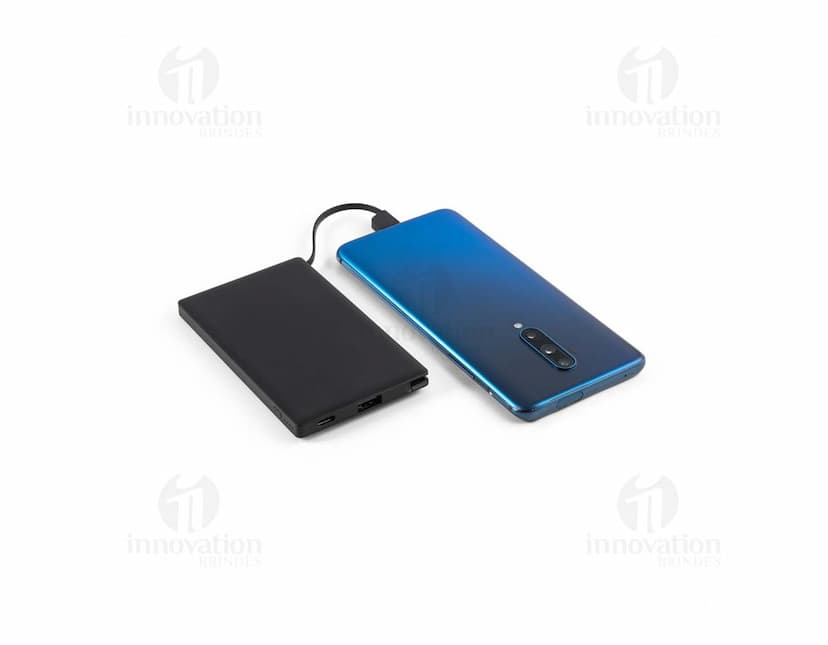Bateria portátil de cor preta, design moderno e compacto. Feita de plástico, ideal para armazenar dados e informações em dispositivos eletrônicos como notebooks e computadores. Oferece mobilidade e praticidade para uso no escritório, em casa ou em viagens.