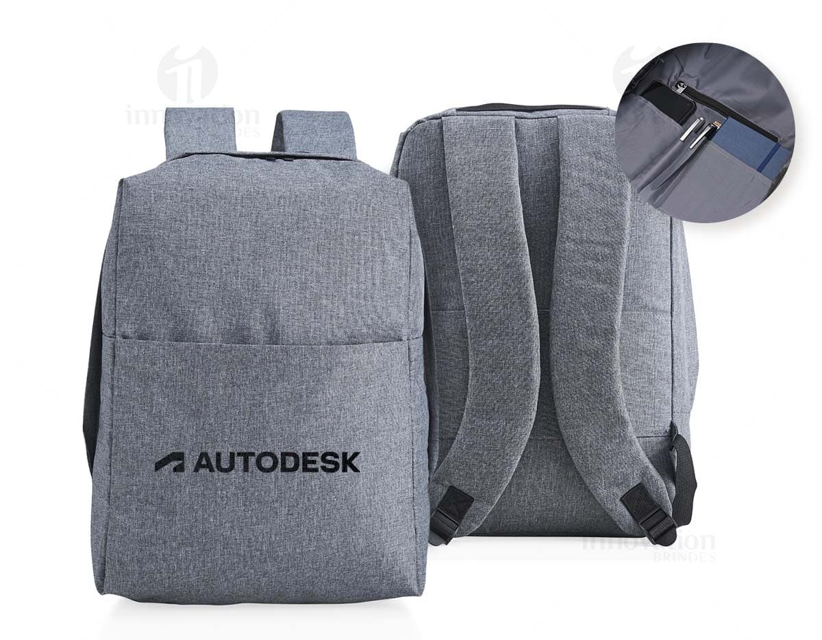 Mochila de poliéster preta com design vintage, possui bloqueador RFID para proteção de seus pertences pessoais. Ideal para viagens de negócios ou compras, seu estilo elegante e moderno combina com qualquer roupa casual ou de escritório. Feita de couro e tecido de alta qualidade, essa mochila possui diversos compartimentos e bolsos para armazenamento de objetos pessoais e acessórios. Alça resistente e fecho com zíper para maior segurança. Perfeita para quem busca praticidade, estilo e segurança em um único produto.