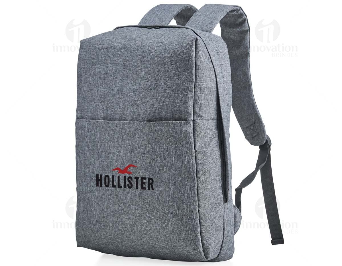 Mochila de poliéster preta com design vintage, possui bloqueador RFID para proteção de seus pertences pessoais. Ideal para viagens de negócios ou compras, seu estilo elegante e moderno combina com qualquer roupa casual ou de escritório. Feita de couro e tecido de alta qualidade, essa mochila possui diversos compartimentos e bolsos para armazenamento de objetos pessoais e acessórios. Alça resistente e fecho com zíper para maior segurança. Perfeita para quem busca praticidade, estilo e segurança em um único produto.