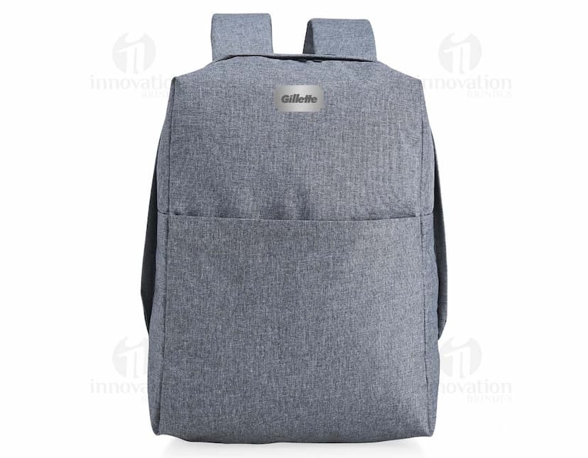 Mochila de poliéster preta com design vintage, possui bloqueador RFID para proteção de seus pertences pessoais. Ideal para viagens de negócios ou compras, seu estilo elegante e moderno combina com qualquer roupa casual ou de escritório. Feita de couro e tecido de alta qualidade, essa mochila possui diversos compartimentos e bolsos para armazenamento de objetos pessoais e acessórios. Alça resistente e fecho com zíper para maior segurança. Perfeita para quem busca praticidade, estilo e segurança em um único produto.