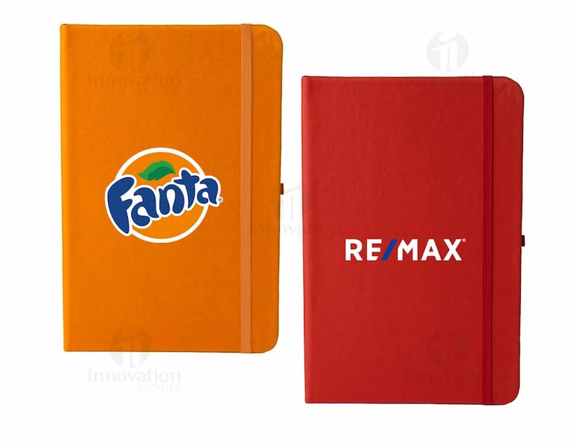 Caderneta em Couro Sintético com papel em branco, design vintage e textura grunge. Possui espaço para notas, mensagens e lembretes, ideal para escrita e armazenamento de informações. Capa protetora em couro sintético marrom, com detalhes em preto e rosa, remete a um estilo antigo e elegante. Ótima opção para uso no escritório, na escola ou em casa.