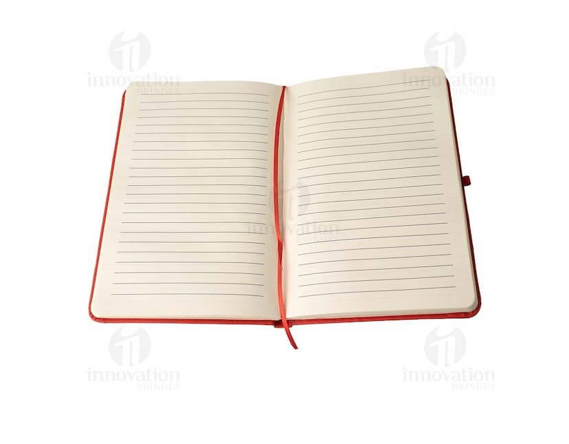 Caderneta em Couro Sintético com papel em branco, design vintage e textura grunge. Possui espaço para notas, mensagens e lembretes, ideal para escrita e armazenamento de informações. Capa protetora em couro sintético marrom, com detalhes em preto e rosa, remete a um estilo antigo e elegante. Ótima opção para uso no escritório, na escola ou em casa.