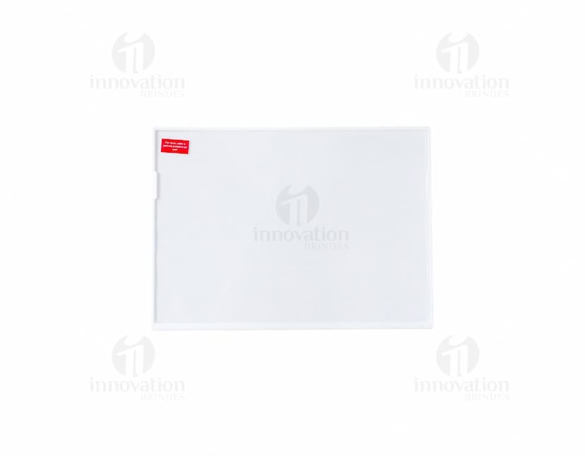 Expositor Porta Retrato A4 em 3D, vazio e aberto, adequado para exibir papel, documentos ou fotos. Ideal para uso em escritório, negócios ou em casa para transmitir mensagens e informações. Feito de plástico resistente, com design moderno e compacto.