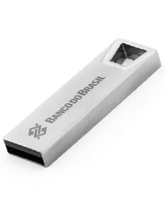 Pen drive preto com capacidade de armazenamento de dados, ideal para conexão em dispositivos eletrônicos. Fabricado em plástico, compacto e portátil, proporciona transferência de arquivos e backup de forma rápida e prática. Compatível com computadores, celulares e outros aparelhos, garantindo mobilidade e segurança na armazenagem de informações. Possui design moderno, com botões de controle e conexão USB para facilitar o uso.