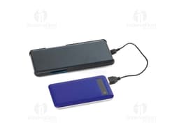 Bateria portátil com ecrã touch preto e prateado, tecnológico e moderno. Ideal para recarregar dispositivos móveis e se