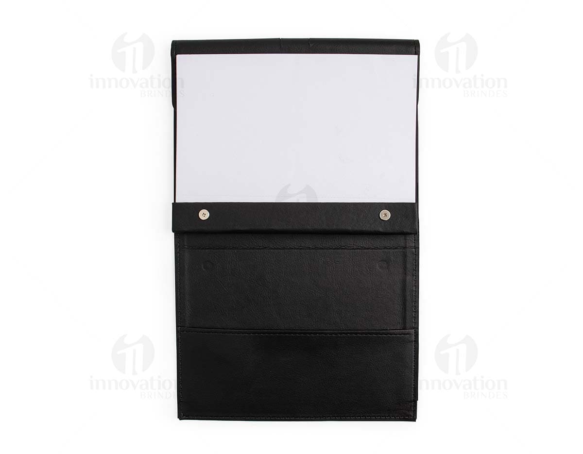Caderneta com suporte preta contendo notebook, livro, equipamentos, gravador, fichário, papel, escritório, documento, em branco, negócios, página, cobertura de proteção, nota, vazio, mensagem, disco magnético, objeto, tecnologia, cobertura, dispositivo, bloco, disquete, lembrete, fechar, computador, educação, preto, dados, diário, dispositivo de memória, informação, ninguém, escrever, capa, disco, segurança, carta, armazenamento, mídia, passaporte, aberto, design, único, pessoal, antigo, escrita, livro didático, unidade de disco, memorando, cópia, disco rígido, texto, memorando, eletrônico, chip, plástico, retrô, visto, capa dura, literatura, identidade, caneta, 3D, viagem, finanças, cor, estojo, escola, detalhe, microprocessador, unidade central de processamento, bloco de notas, organizador, lista, disco, ler, notar, encadernação, comunicação, folha, aprendizado, estudo, número, estilo, metal.