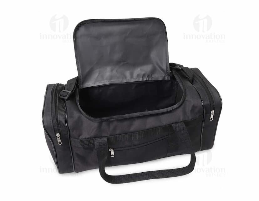 Bolsa de nylon preta com alça de couro, zipper e fivela. Moderna e elegante, ideal para compras e viagens. Único compartimento de 23 litros, com bolsos internos e externos. Elegante e prática, combina estilo e funcionalidade.