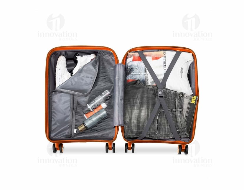 Mala de bordo de 40 litros em design moderno e vibrante, na cor violeta e detalhes em laranja. Feita de metal cromado, possui alça, botões e fechos metálicos. Ícone de indústria e negócios, ideal para armazenamento e transporte, com tecnologia avançada e aparência atraente.