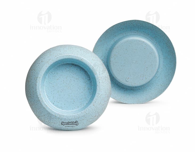 Uma pilha de Tigelas Pet de Fibra de Arroz 400ml, em tons de rosa, preto, marrom e cinza, com textura suave e brilhante. As tigelas redondas e de selo, feitas de pedra natural, simbolizam equilíbrio, harmonia e tranquilidade. São ideais para uso em spas, tratamentos de saúde e cuidados cosméticos.