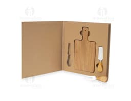 Kit Queijo 3 Peças em inox para queijo, incluindo faca, garfo e espátula com cabo em madeira.