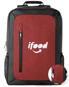 Mochila para notebook preta de couro, moderna e elegante, com compartimento para notebook, organizador interno, alças ajustáveis e fecho em metal. Ideal para transporte de equipamentos eletrônicos e objetos pessoais durante viagens ou para uso diário.
