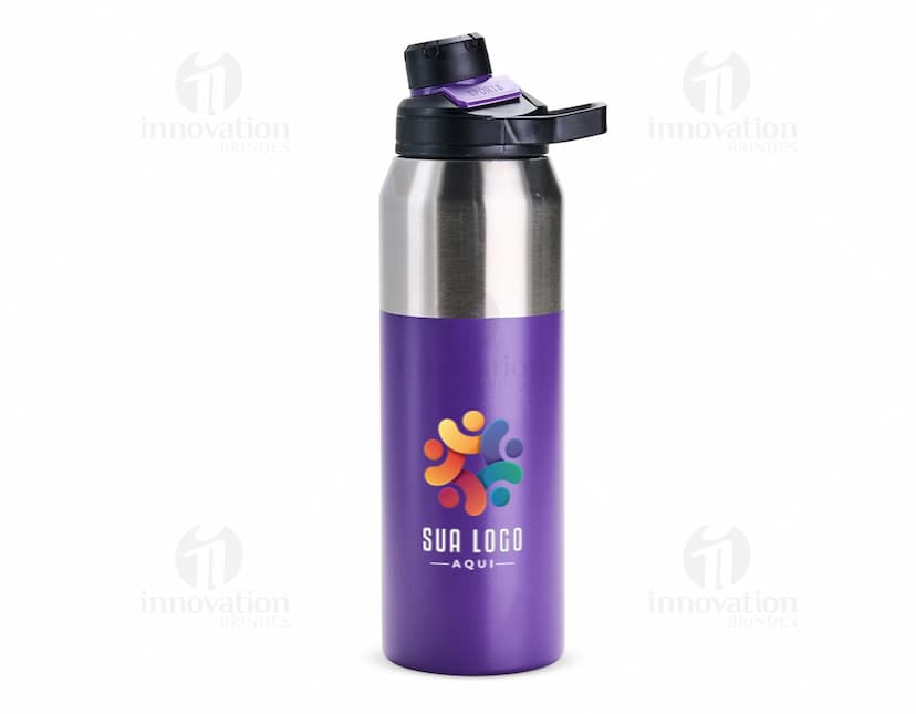Garrafa térmica de 1 litro, feita de plástico e metal, com tampa e design clean. O objeto é um recipiente para líquidos, podendo ser utilizado para manter a temperatura de bebidas. A garrafa é de cor preta e possui um acabamento brilhante.