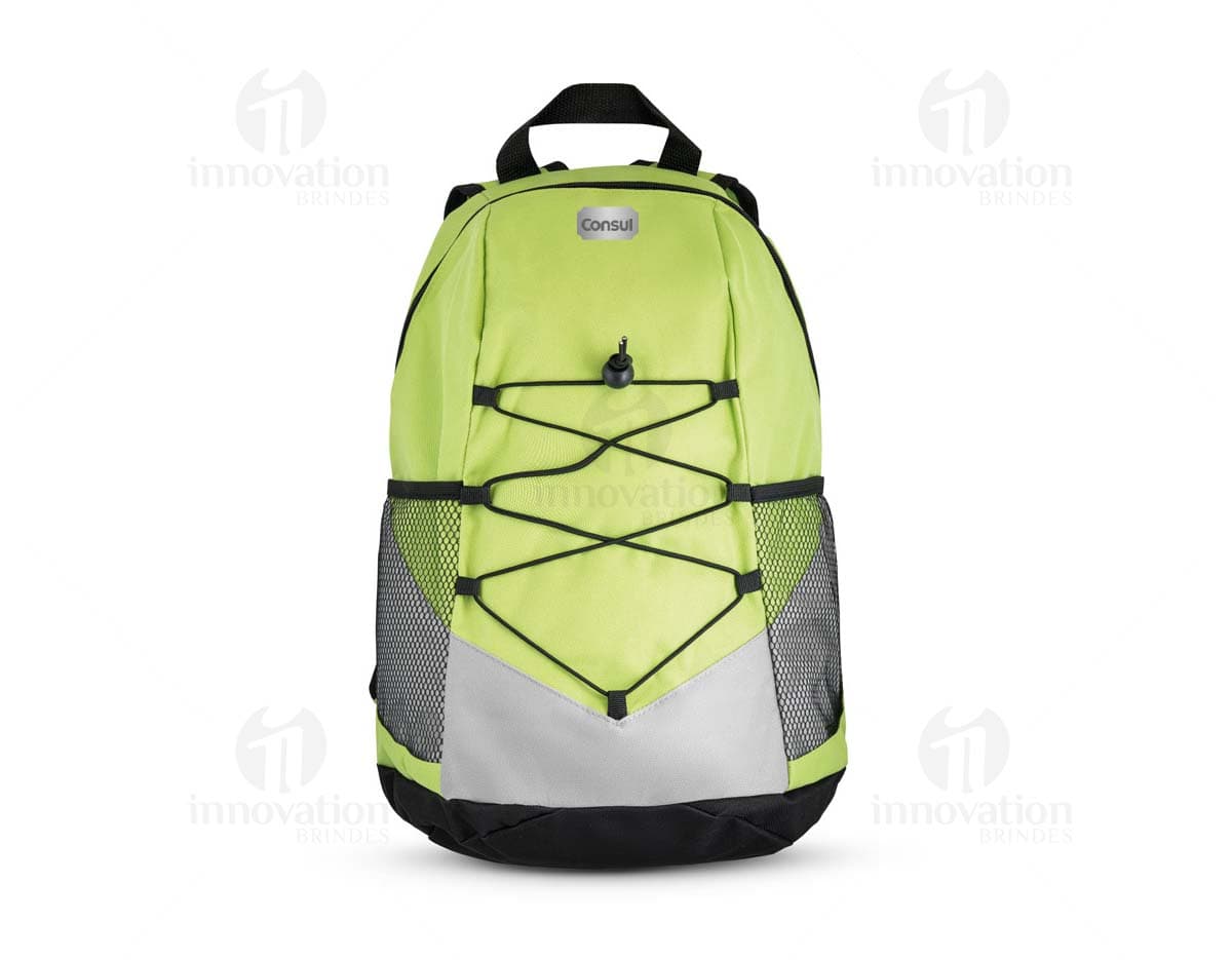 Mochila de poliéster 600D preta, moderna e espaçosa, com alça ajustável, zíper, compartimentos internos e externos, ideal para viagens, escola ou aventuras ao ar livre.