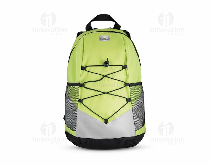 Mochila de poliéster 600D preta, moderna e espaçosa, com alça ajustável, zíper, compartimentos internos e externos, ideal para viagens, escola ou aventuras ao ar livre.
