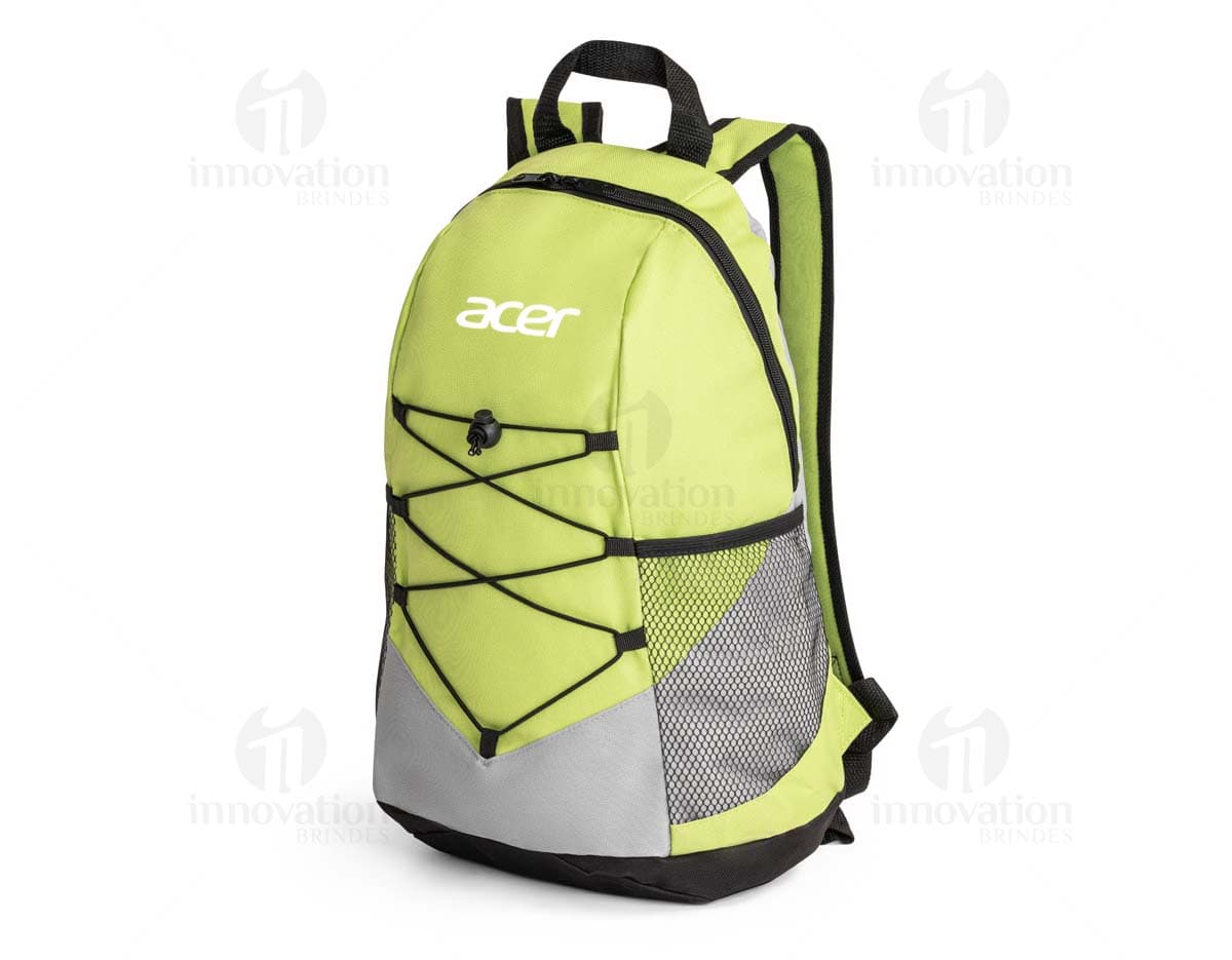 Mochila de poliéster 600D preta, moderna e espaçosa, com alça ajustável, zíper, compartimentos internos e externos, ideal para viagens, escola ou aventuras ao ar livre.
