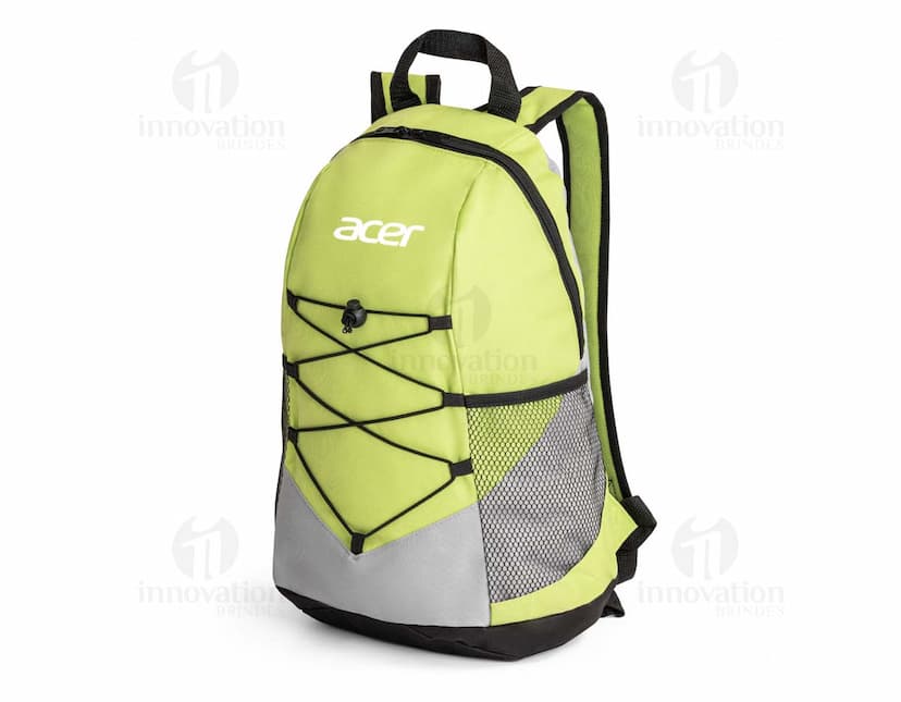 Mochila de poliéster 600D preta, moderna e espaçosa, com alça ajustável, zíper, compartimentos internos e externos, ideal para viagens, escola ou aventuras ao ar livre.