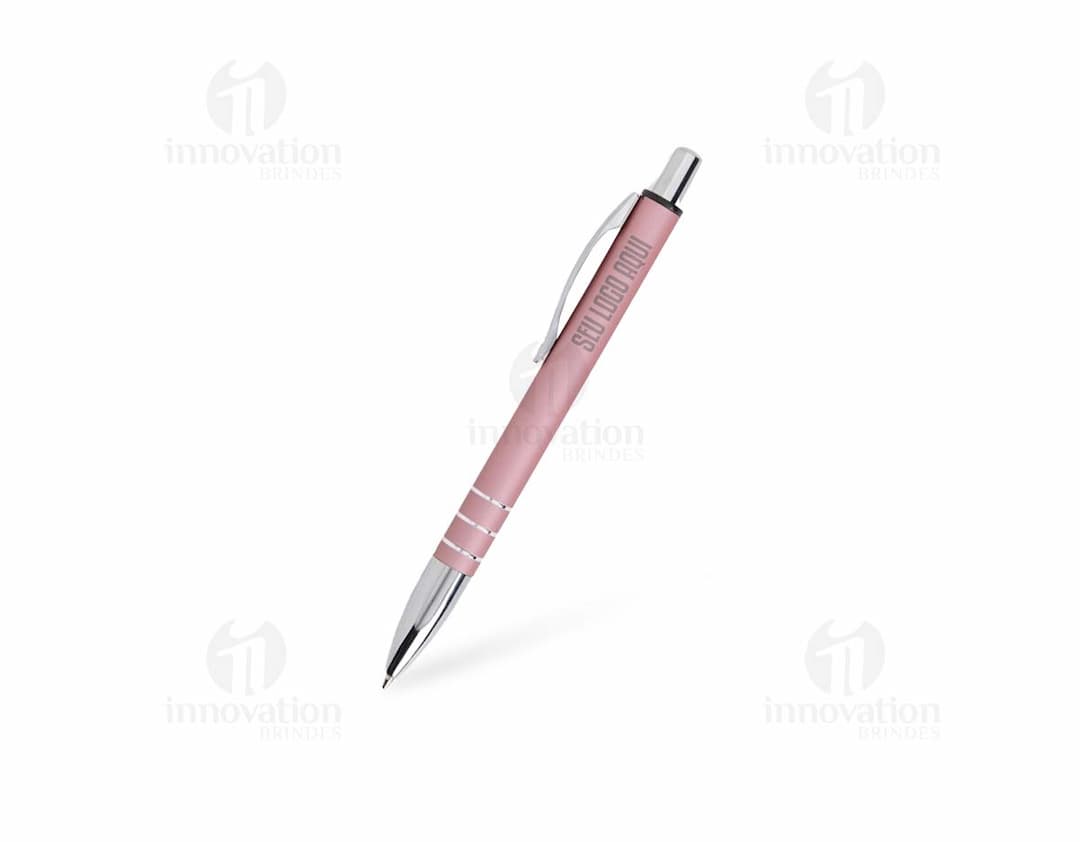 Caneta Metal preta sobre fundo branco. A caneta tem design elegante e corpo em metal, ideal para escrita suave.