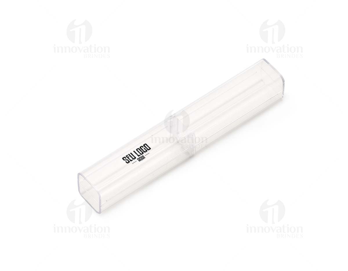 Tubo de acrílico transparente em destaque contra um fundo branco.