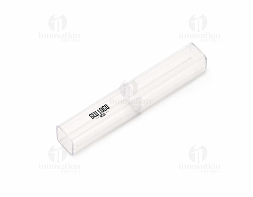 Tubo de acrílico transparente em destaque contra um fundo branco.
