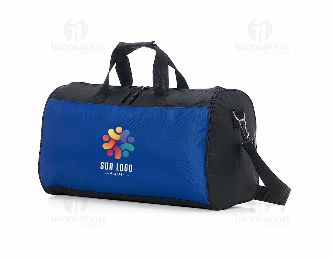 Bolsa Poliéster 26 Litros com alças e bolsos frontais em cor preta.