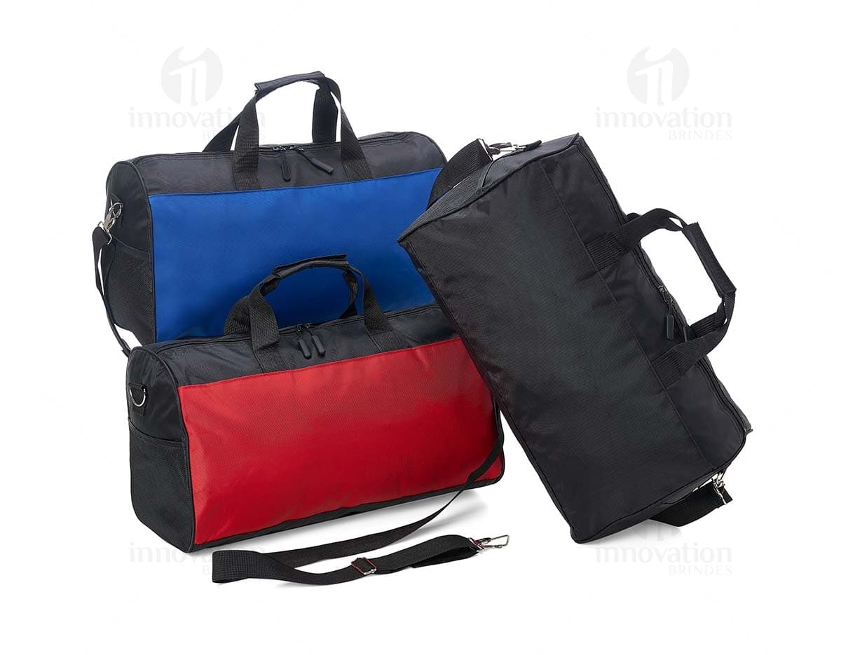 Bolsa Poliéster 26 Litros com alças e bolsos frontais em cor preta.