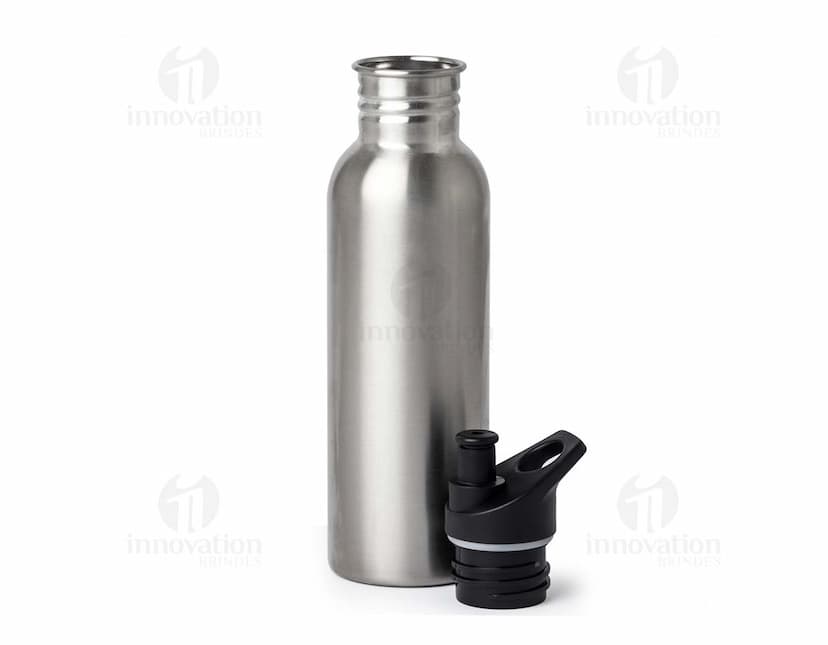 Squeeze Inox 700ml em fundo branco, com tampa de rosca e design elegante.