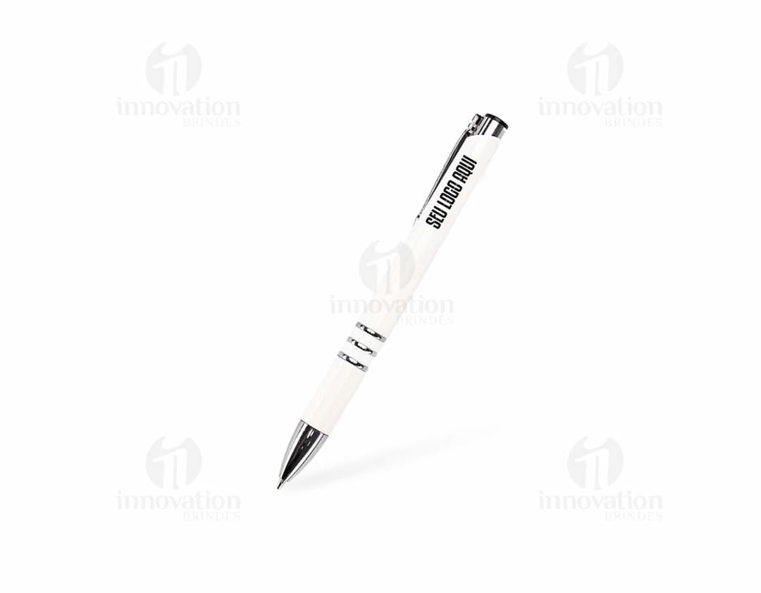 Caneta plástica azul com tampa transparente e detalhes em prata sobre fundo branco.