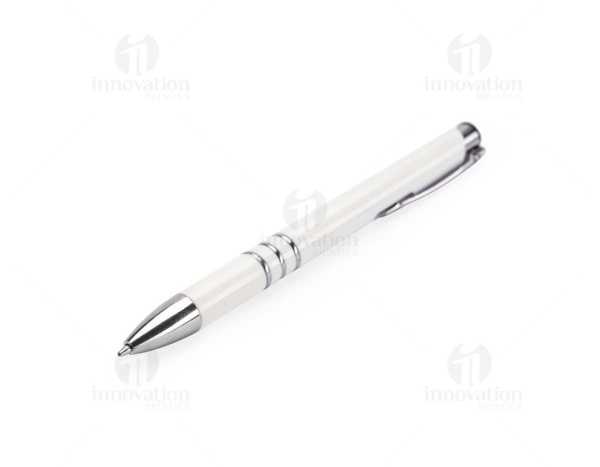 Caneta plástica azul com tampa transparente e detalhes em prata sobre fundo branco.