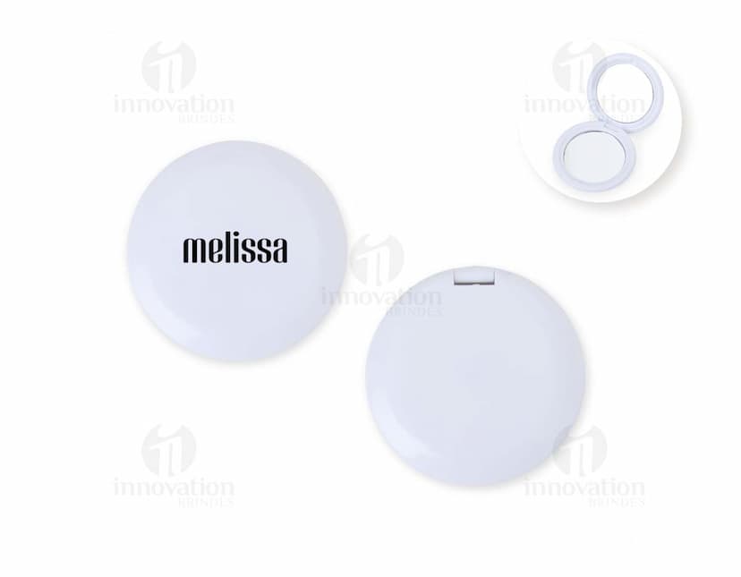 Espelho Duplo Plástico com base em plástico resistente, dobrável ao meio, ideal para maquiagem e cuidados com a pele.
