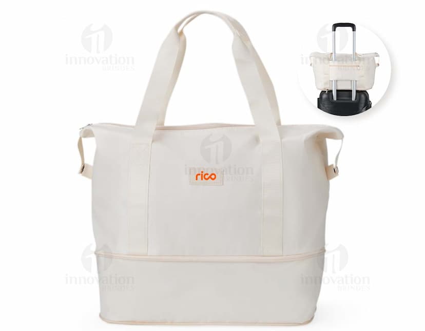 Bolsa esportiva feita de poliéster preto com alças, fecho de zíper e logo de marca branca na frente.