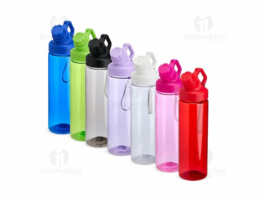 Squeeze Plástico 700ml de cor azul com tampa rosqueável.