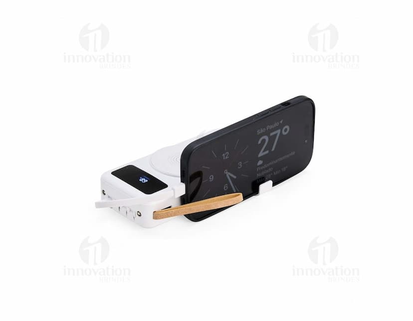 Power Bank 20.000mAh preto com indicador de carga LED e duas portas USB para carregamento rápido.