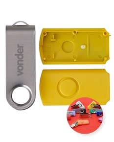 Carcaça de pen drive giratório escovado em metal prateado.