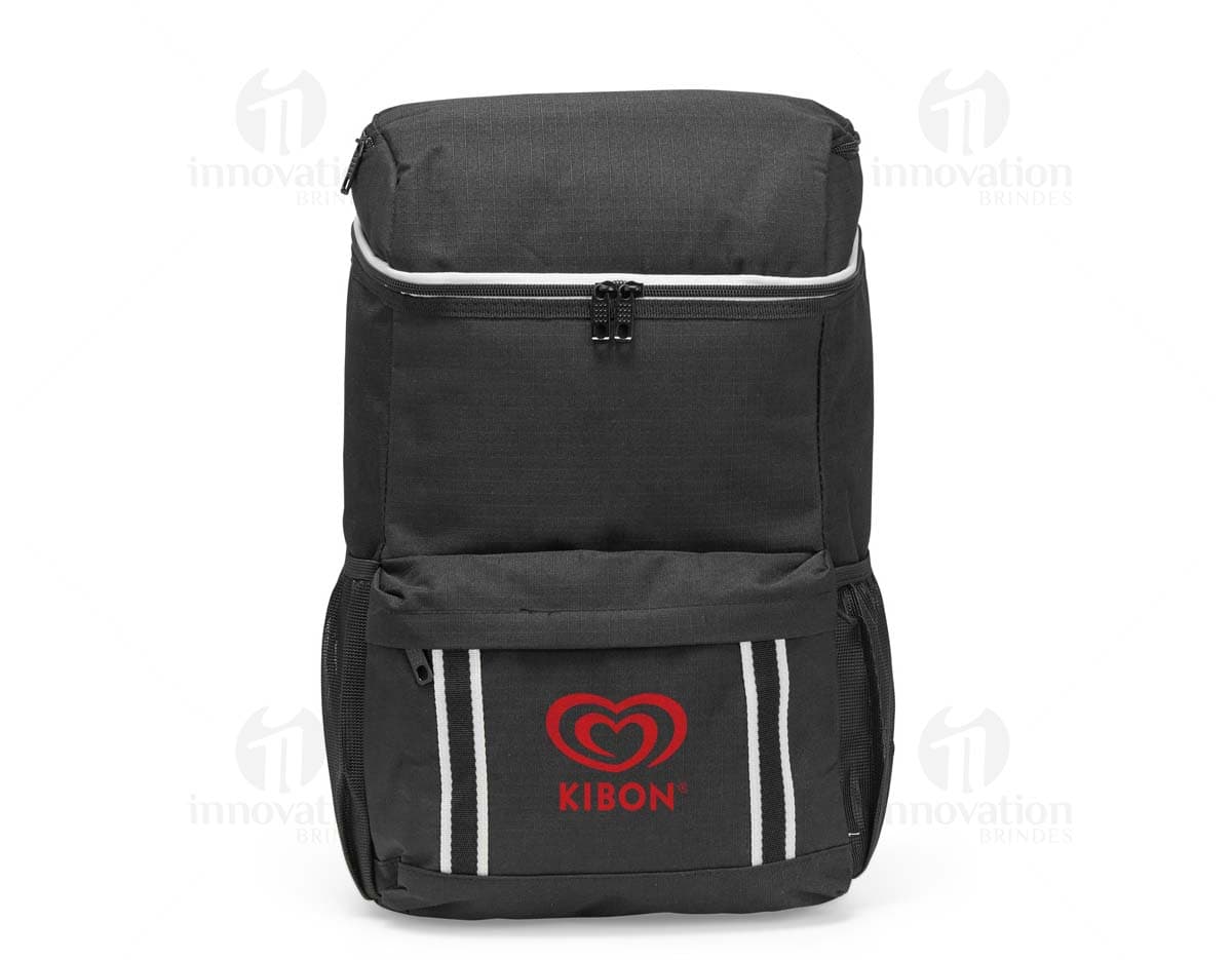 Mochila térmica com capacidade para 18 litros, na cor azul marinho, feita de material resistente e com alça ajustável.