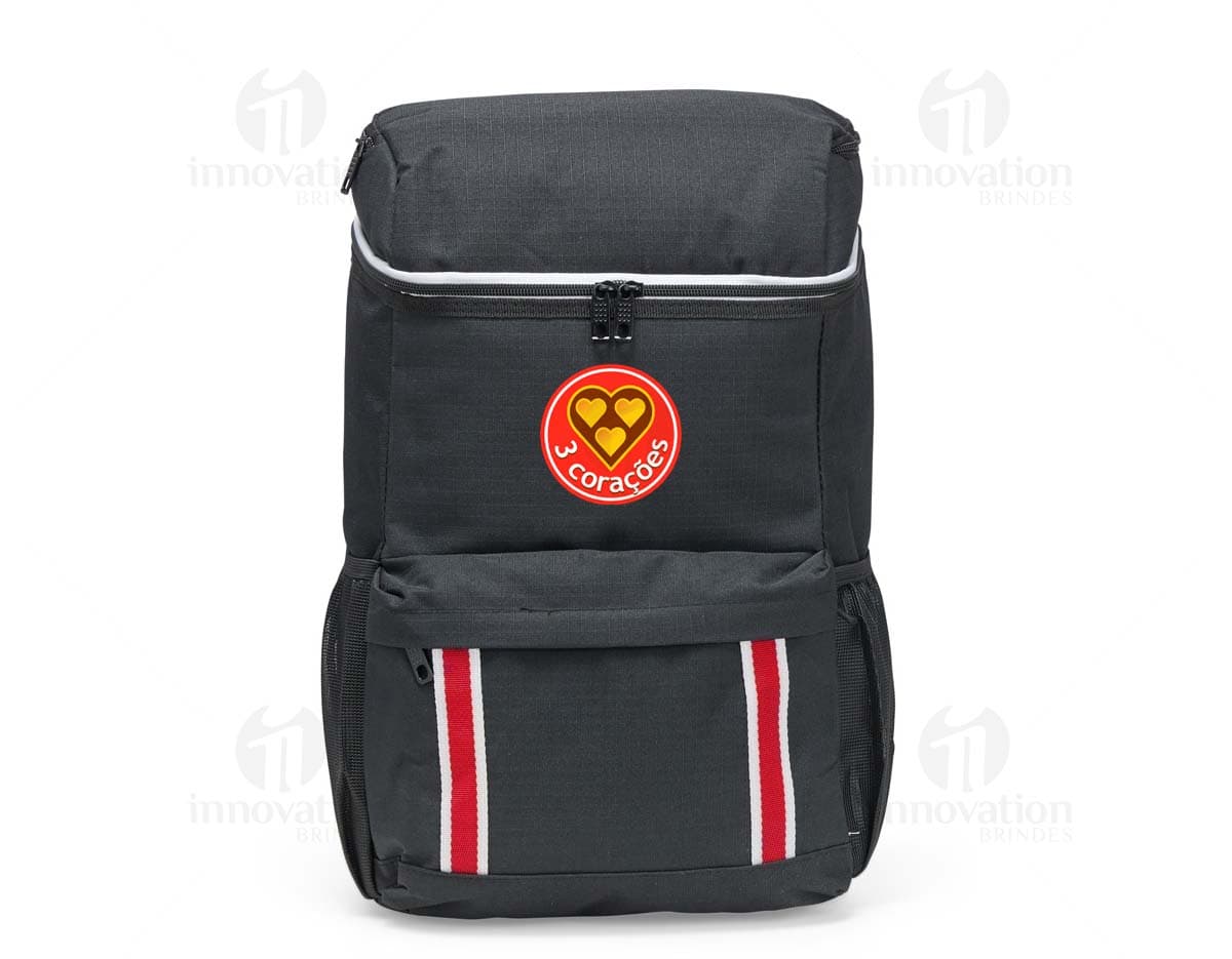 Mochila térmica com capacidade para 18 litros, na cor azul marinho, feita de material resistente e com alça ajustável.