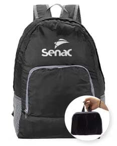 Mochila dobrável de nylon com capacidade para 13 litros.