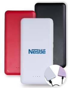 Power Bank 10.000mAh branco com indicador de carga e duas portas USB.