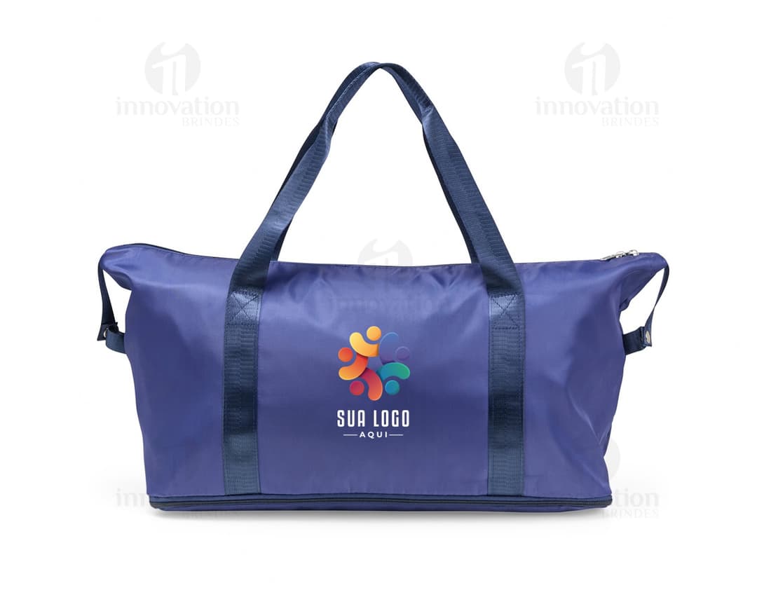 Sports bag made of polyester with a capacity of 32 liters, in black, with an adjustable strap and zipper closure.