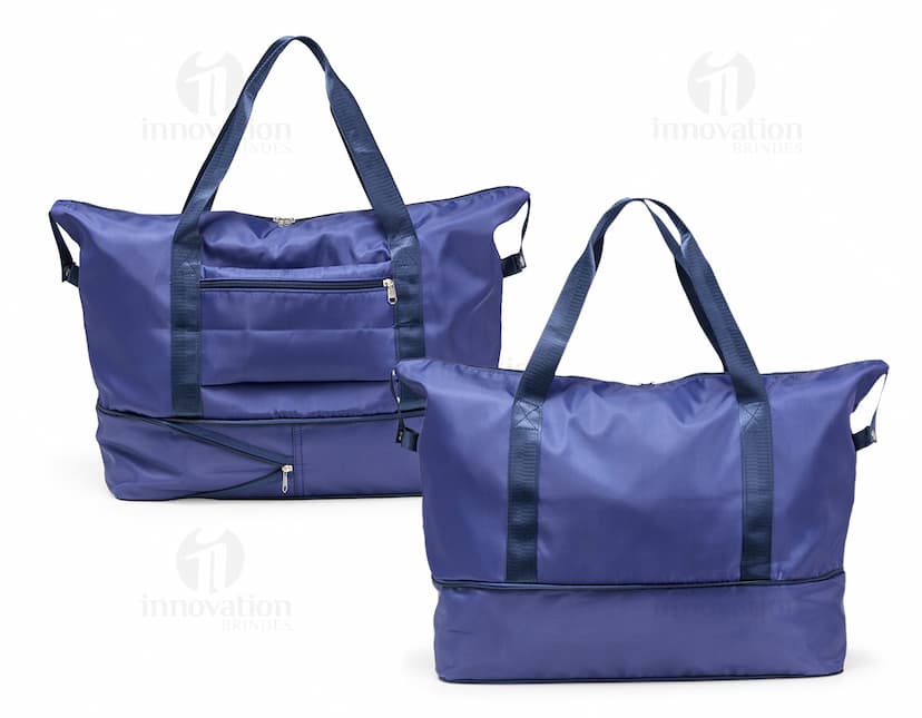 Bolsa esportiva feita de poliéster com capacidade de 32 litros, na cor preta, com alça ajustável e fecho de zíper.