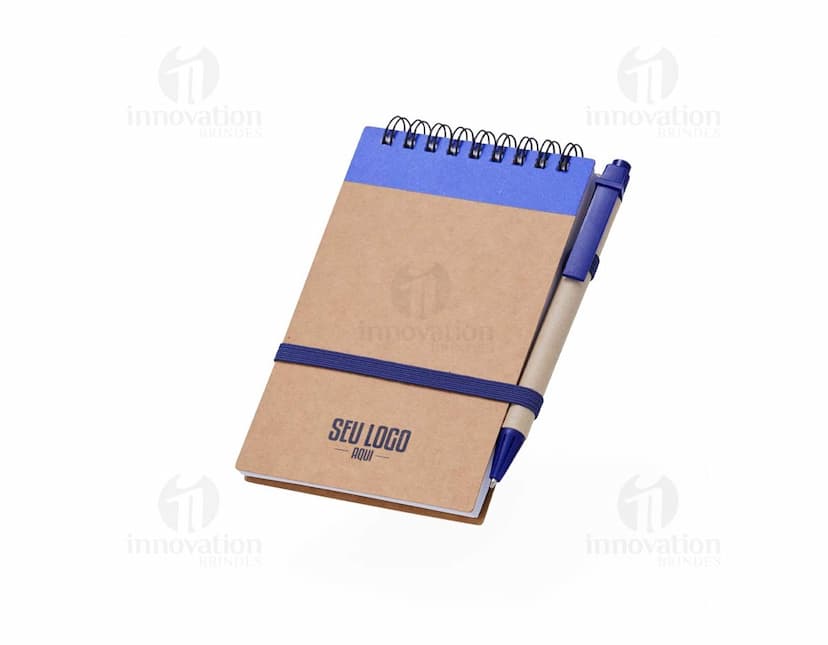 Bloco de anotações ecológico com capa de papelão marrom e elástico vermelho.